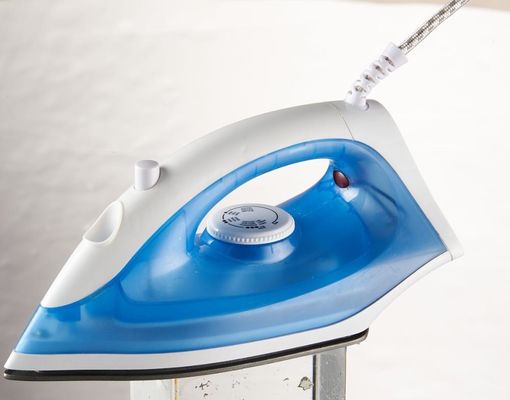 Ferro a vapore elettrico a stampo privato per un'esperienza di stiratura facile e conveniente