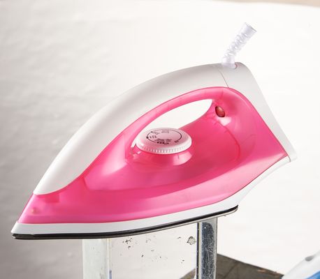 Ferro a vapore elettrico a stampo privato per un'esperienza di stiratura facile e conveniente